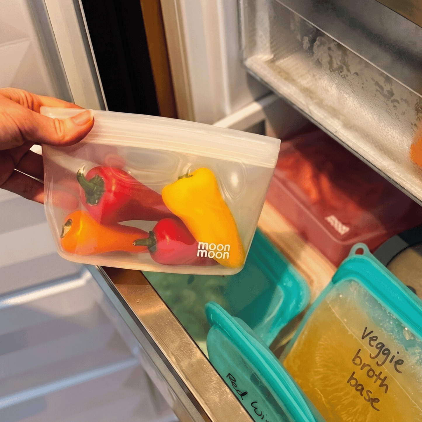 How to Store Leftovers Without Plastic, Reusable silicone food bags, food storage bags, plastic-free reusable bags