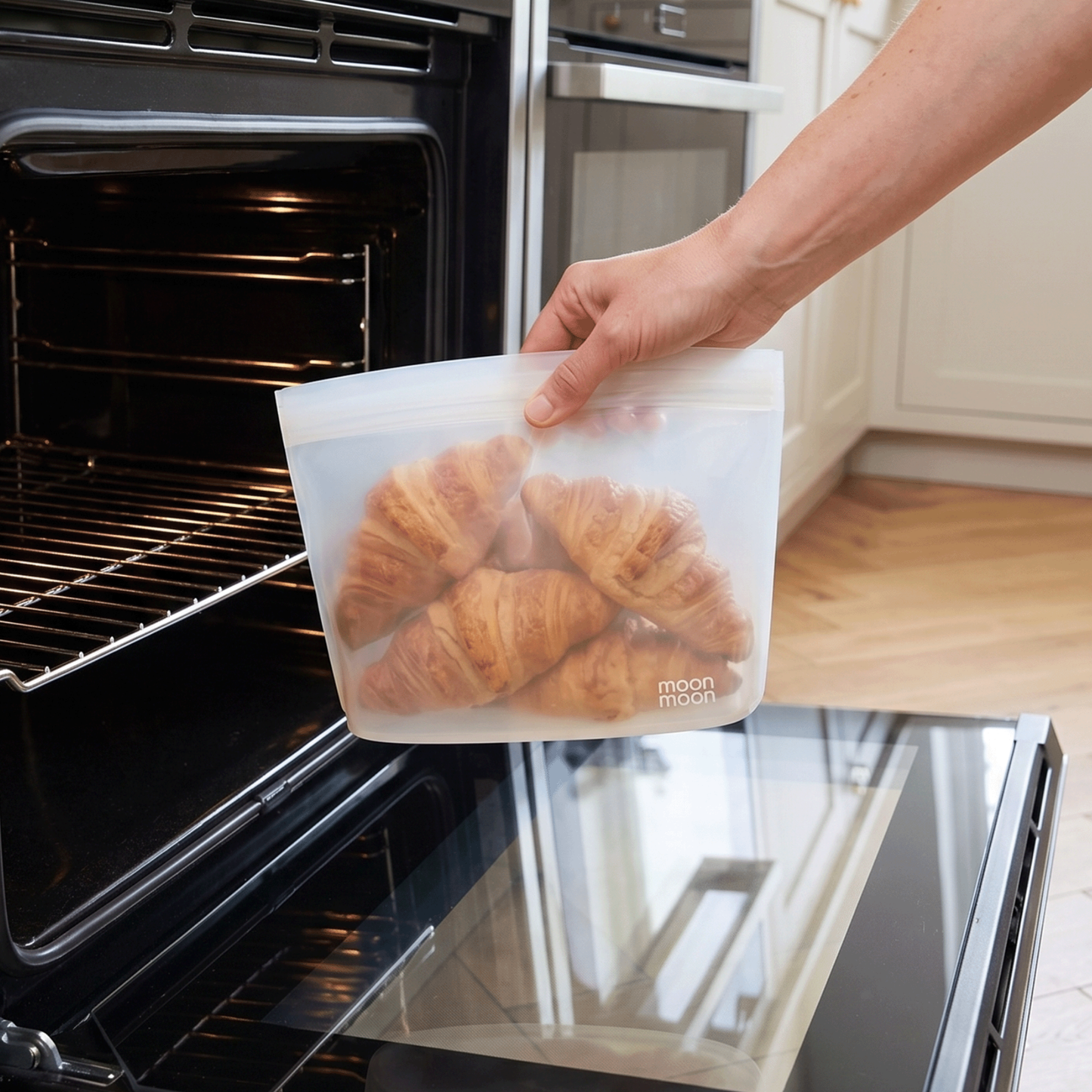 Moonmoon reusable food bags,  reusable bags for leftovers, silicone freezer bags reusable, reusable snack storage bags, reusable airtight food bags, reusable silicone bags UK, W&P Porter bag, oxo food bags, BPA free reusable food bags, sustainable food storage ideas, eco kitchen organisation, eco friendly kitchen wholesale, reusable food storage wholesale, sustainable homeware supplier UK