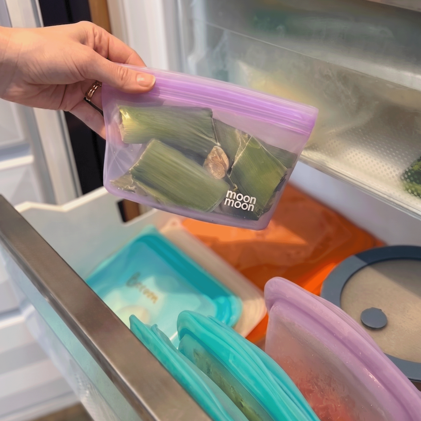 reusable silicone food bags, silicone food storage bags, reusable food storage bags, reusable freezer bags, reusable kitchen storage bags, silicone storage bags, leakproof food storage bags, non toxic food storage bags, reusable silicone bowl bags, stand up silicone food bags
