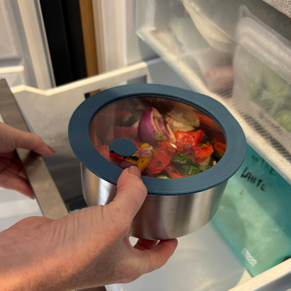 Stainless steel meal prep pots with glass lids