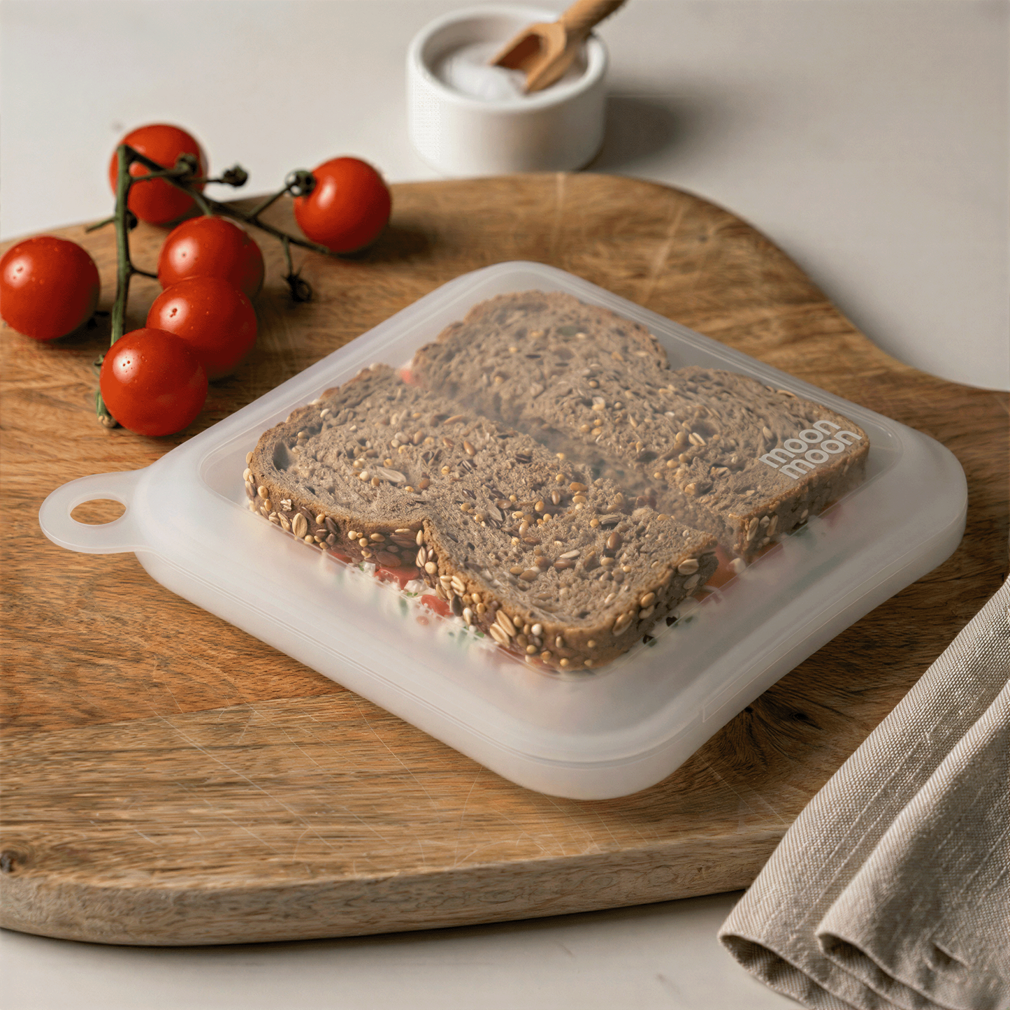 moonmoon silicone sandwich case, reusable sandwich bags. silicone sandwich bags, reusable sandwich case, sandwich container reusable, reusable sandwich bags UK, best reusable sandwich bags, leakproof sandwich container, silicone sandwich bags dishwasher safe, BPA free sandwich bags, plastic free food storage, packed lunch essentials, picnic food storage ideas