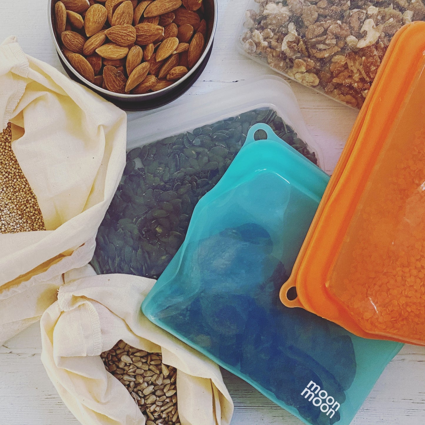 moonmoon reusable silicone food bags, stainless steel lunch boxes, best silicon freezer bag UK, batch lady bags, resable food bags, metal lunch box, snack containers, non plastic food containers