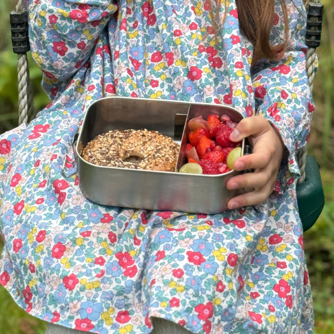 eco friendly freezer containers, non plastic storage containers, tin lunch box, reusable silicone food storage bags, plastic free bento box, silicone bags for food, moonmoon silicone bag, metal snack box, moon moon food, moon.moon