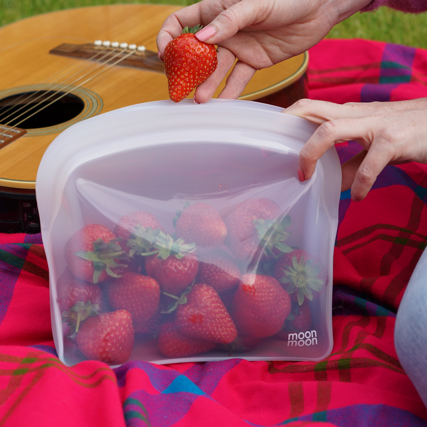 moonmoon reusable silicone bags, stainless steel lunch box, metal lunch box, reusable products, eco brand, reusable freezer bags