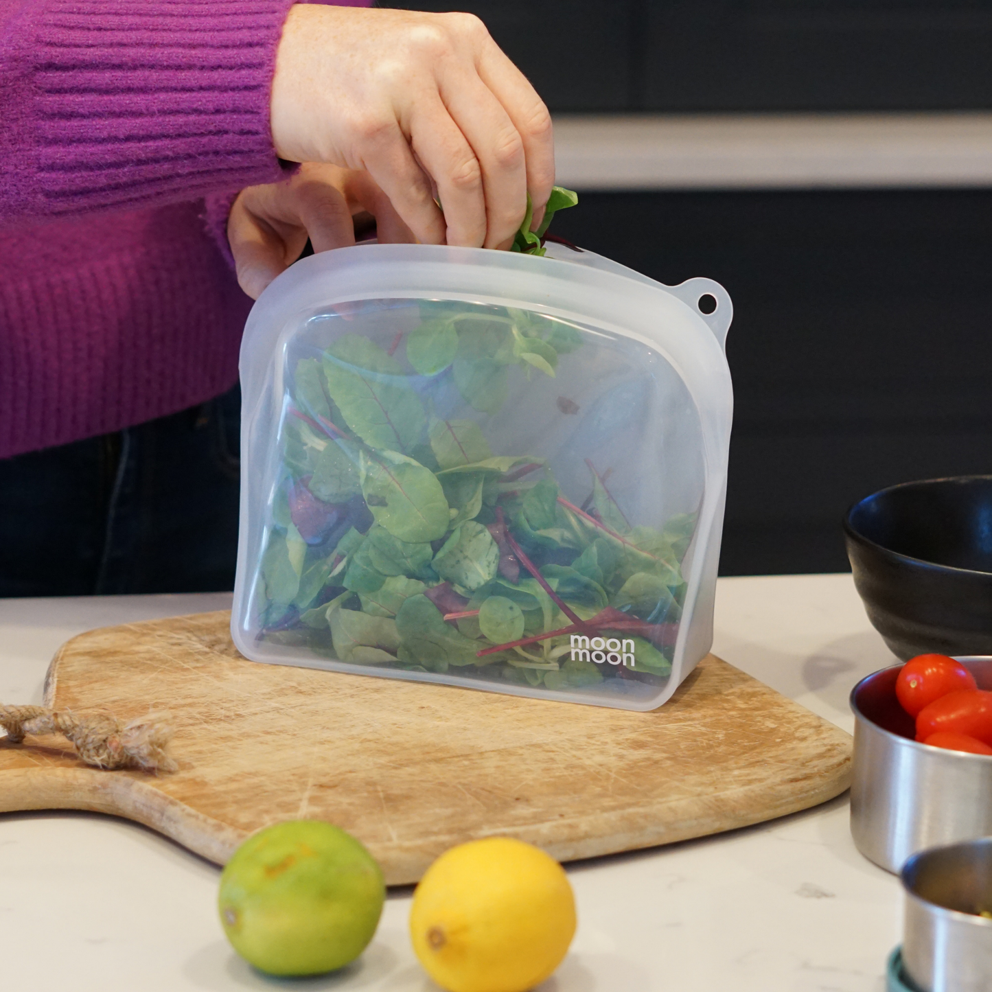 non toxic freezer bags, silicone food pouches, moon.moon, silicon bag, plastic free ziploc bags, silicon storage bags, moomoon, moon moon bags, reusable freezer bags uk, silicone storage bags, freezer storage, stasher bags



