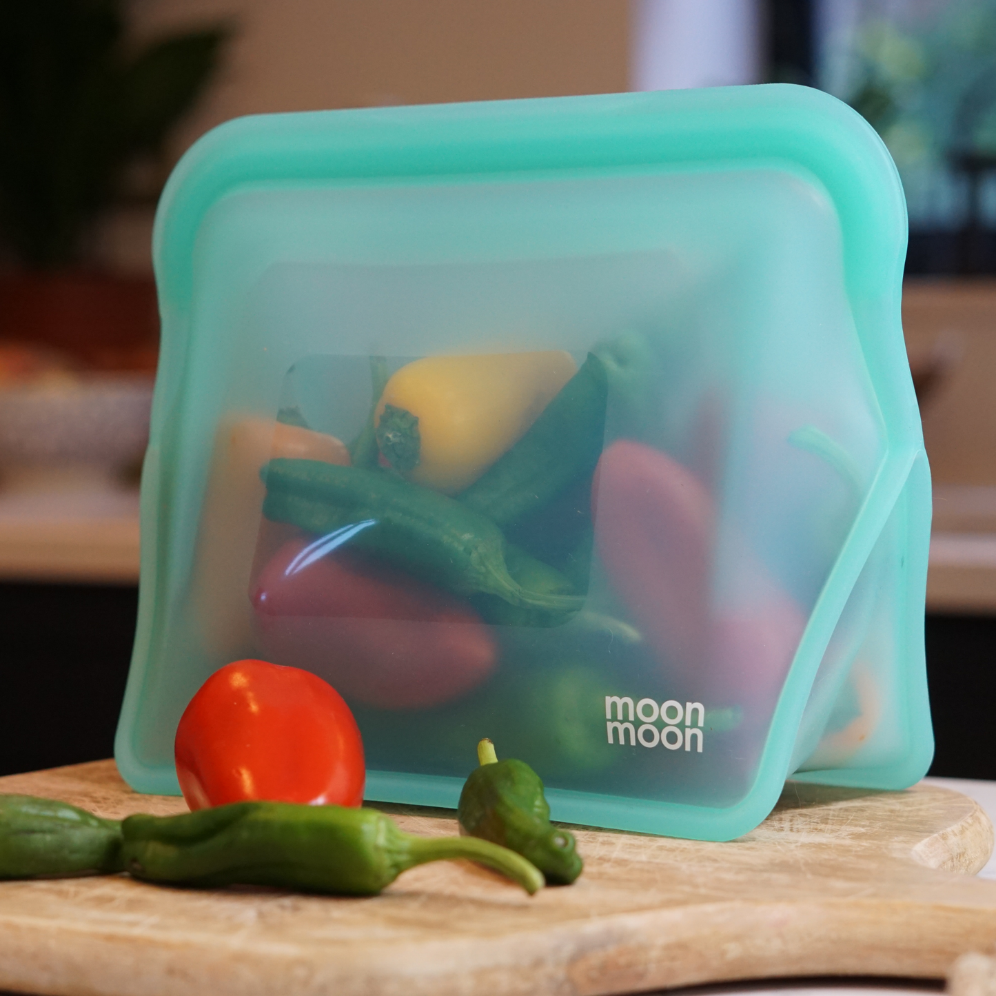 moonmoon silicone food storage bags, moon moon reusable silicone freezer bags uk, eco freezer bags, non plastic food containers, best silicone food bags, stasher bag uk
