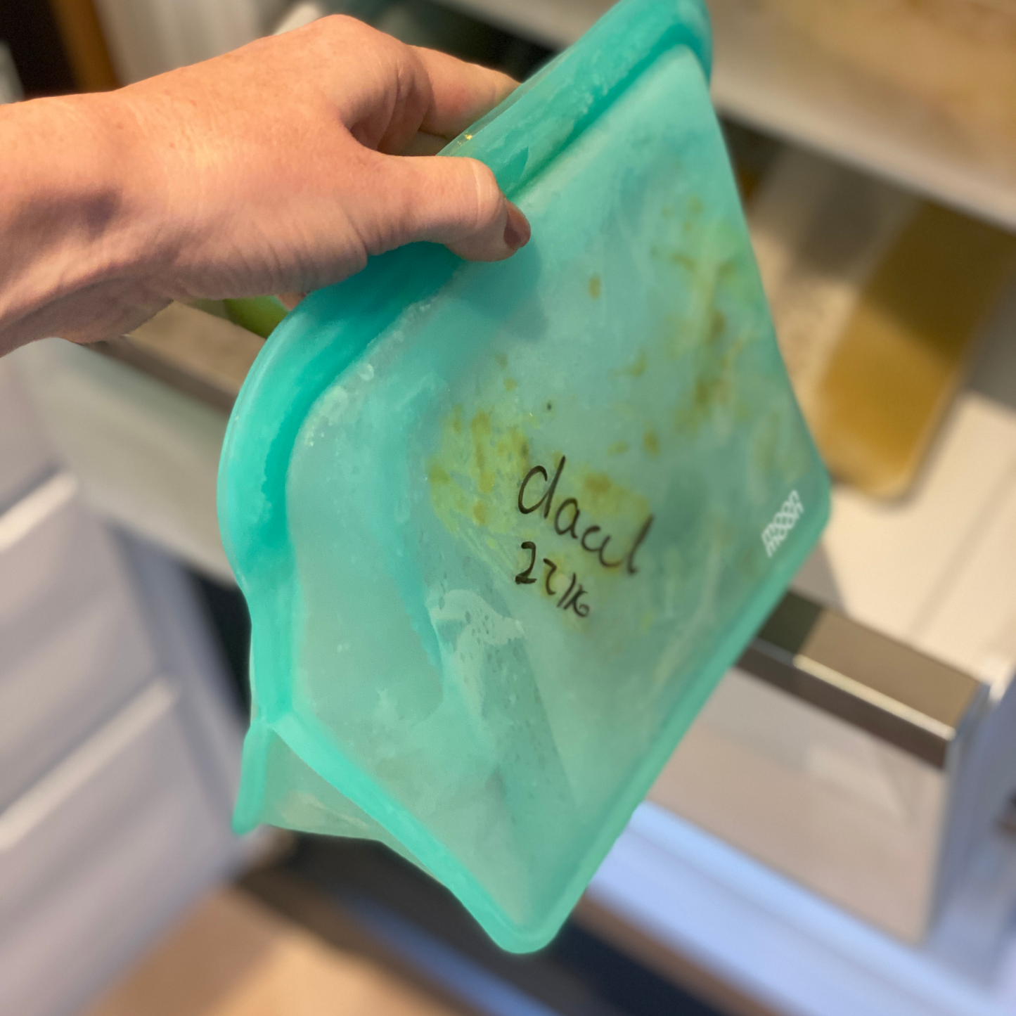 moonmoon silicone food storage bags, moon moon reusable silicone freezer bags uk, eco freezer bags, non plastic food containers, best silicone food bags, stasher bag uk, moonmoon silicone food bag, moon moon reusable silicone bags uk, best freezer bags uk, non toxic food containers, silicon food bags, stasher bags, multi=pack
