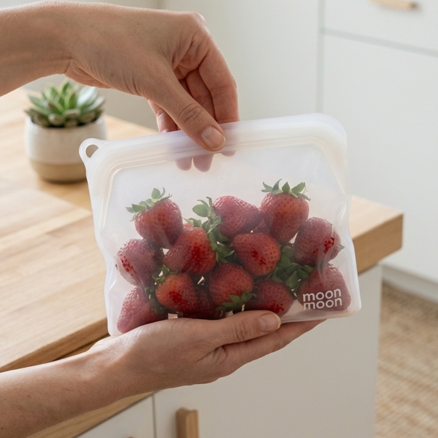 moonmoon reusable silicone food bags, reusable freezer bags, plastic-free food bags, non-plastic food storage, silicon bags, moon moon bags, oxo bags, stasher bags, silicone pouch
