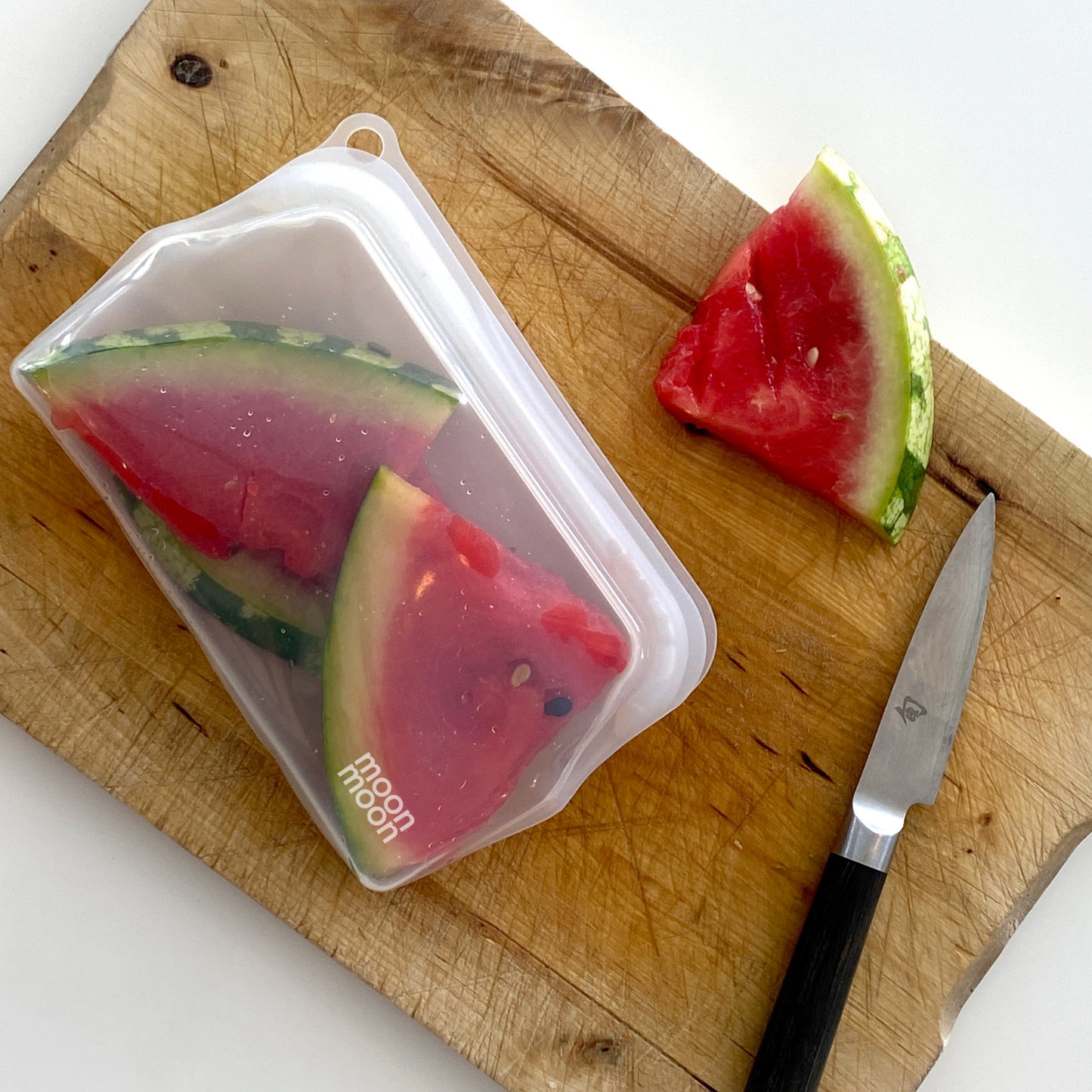 moonmoon silicone food storage bags, plastic free food silicone pouches, leak proof, dishwasher safe food storage, kitchen organising, non plastic, moonmoon, moo moon, reusable food storage bags, silicon bags, plastic free freezer storage, stasher freezer bags