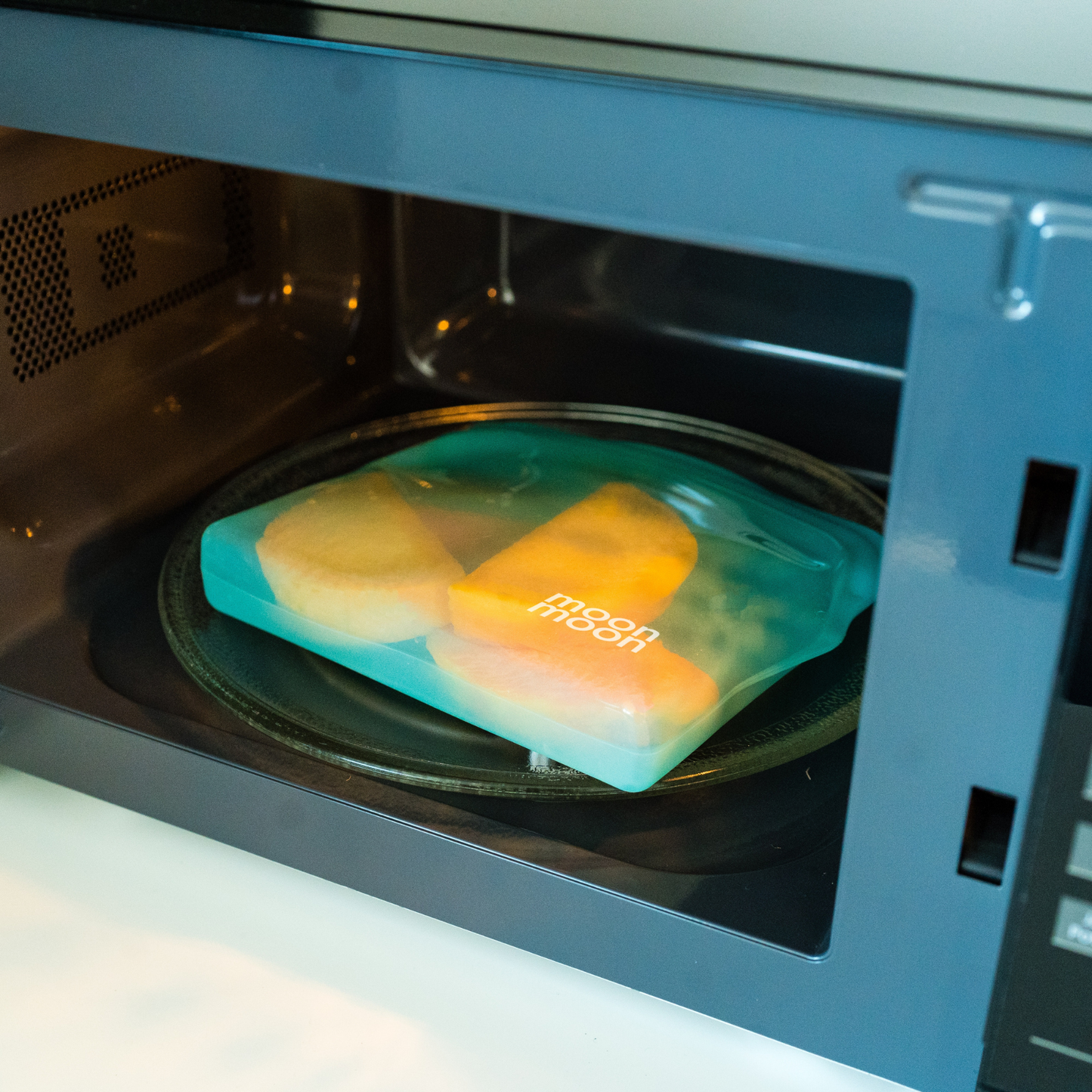 microwavable reusable silicone food storage bags, UK food storage, kitchen organisation, food prep ideas, meal organisation, freezer food storage containers, moonmoon.