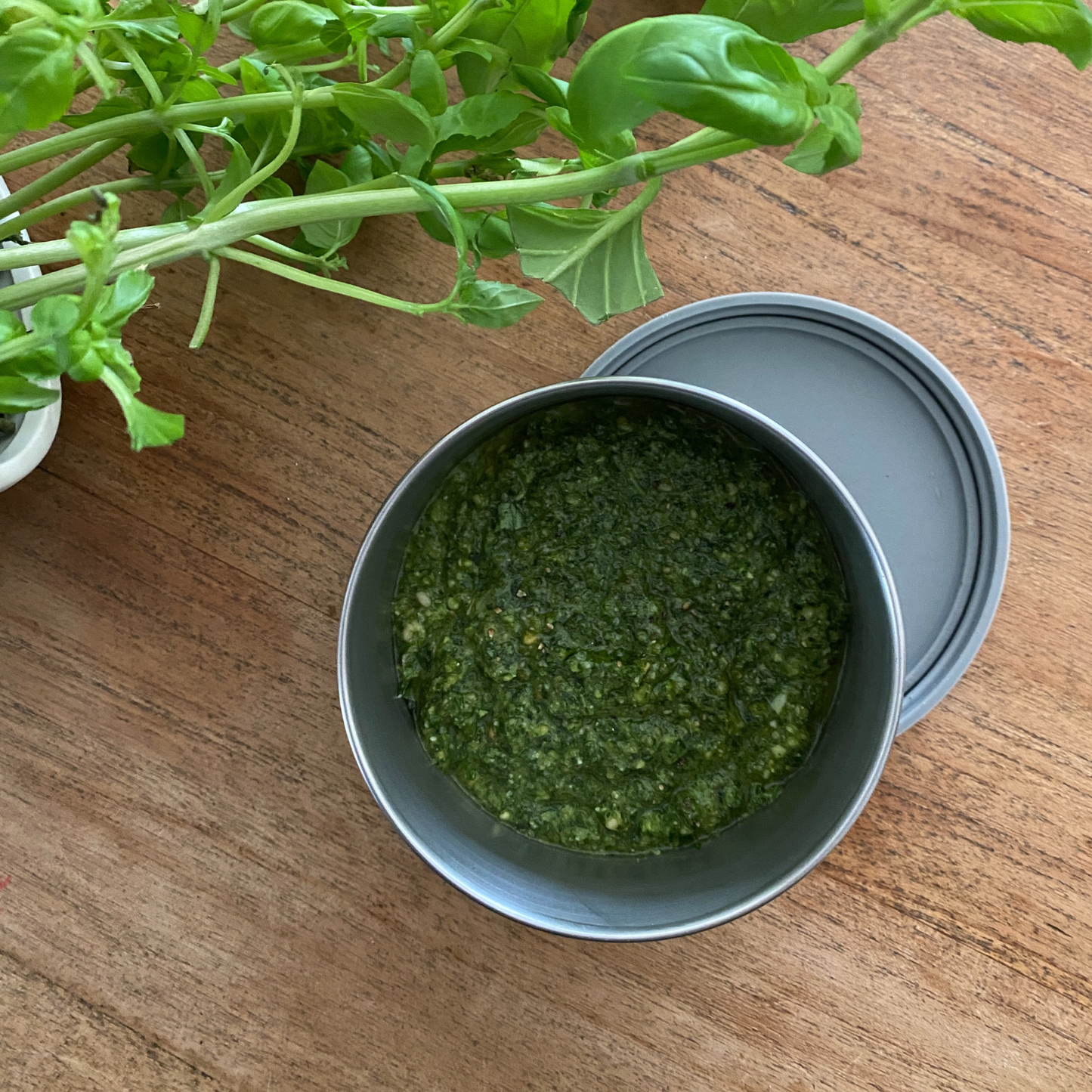 pesto sauce pot, silicone leak proof lids, metal food pots with lids, snack pots, sauce pots, food containers, moonmoon, moonmoon non plastic snack containers, plastic free, metal tupperware containers