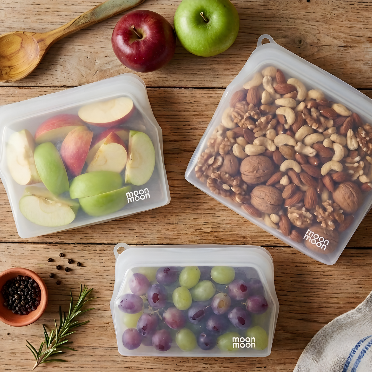 moonmoon reusable silicone food bags, reusable freezer bags, plastic-free food bags, non-plastic food storage, silicon bags, moon moon bags, oxo bags, stasher bags, silicone pouch