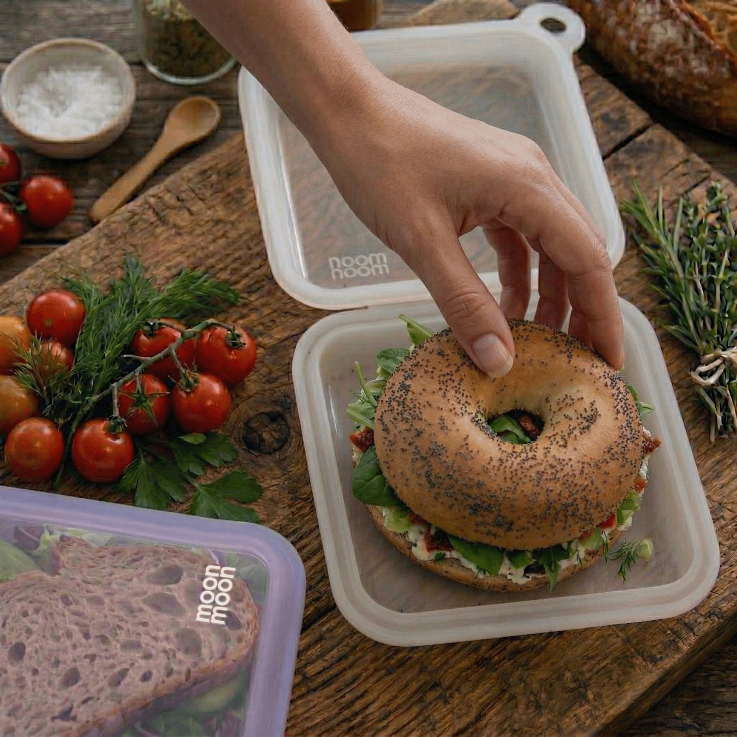 moonmoon silicone sandwich case, reusable sandwich bags. silicone sandwich bags, reusable sandwich case. sandwich container reusable,  reusable sandwich bags UK, best reusable sandwich bags, leakproof sandwich container, silicone sandwich bags dishwasher safe, BPA free sandwich bags, plastic free food storage, packed lunch essentials, picnic food storage ideas