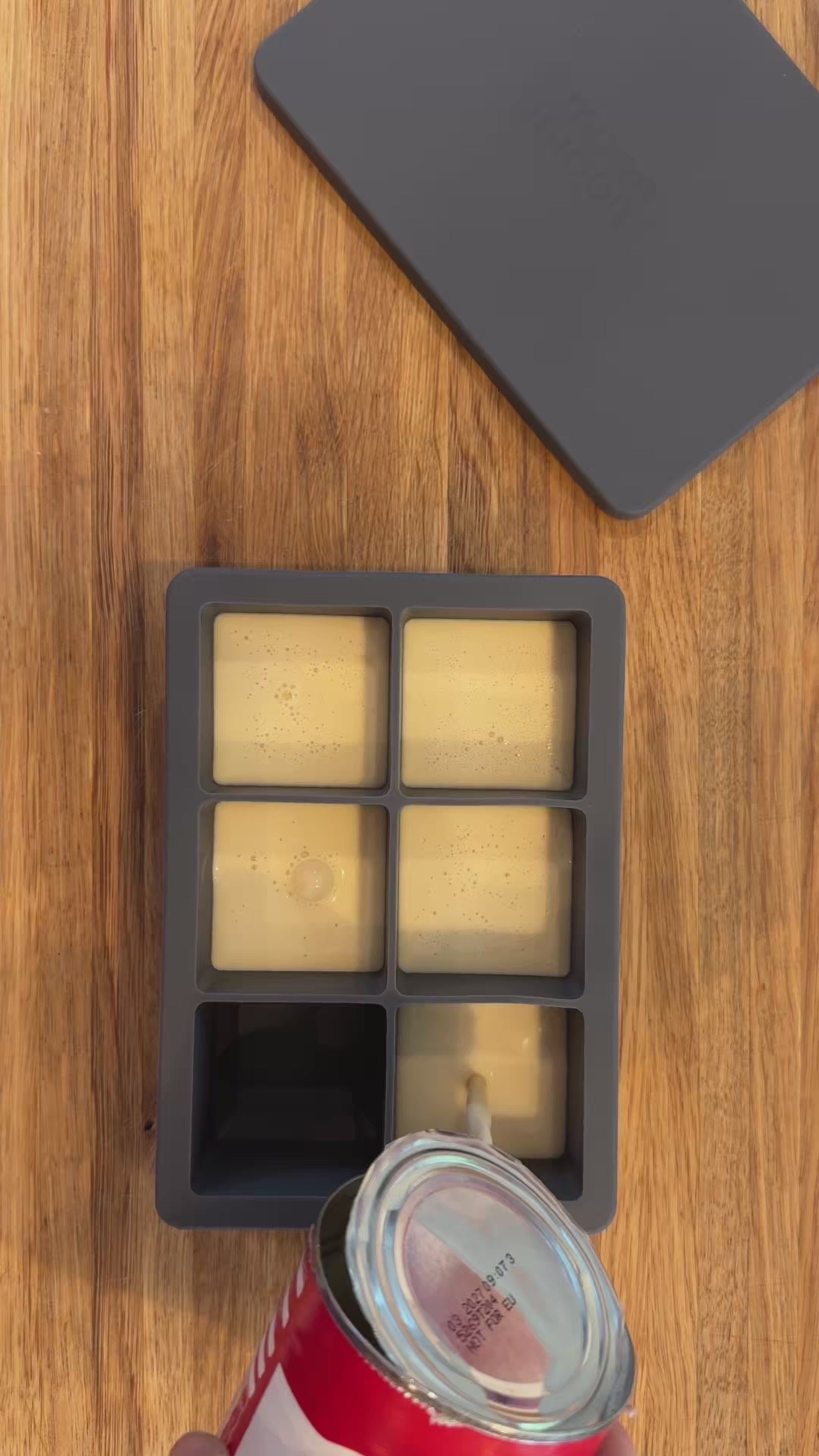 giant ice cube tray, large ice cube tray, jumbo ice cube tray, silicone ice cube tray, extra large ice cube mould, whisky ice cube tray, cocktail ice cube tray, large ice mould, big ice cube tray, reusable ice cube tray, BPA free ice cube tray, giant ice cube mould, oversized ice cube tray, square ice cube tray, slow melting ice cubes, giant ice cube tray for whisky, large silicone ice cube tray with lid