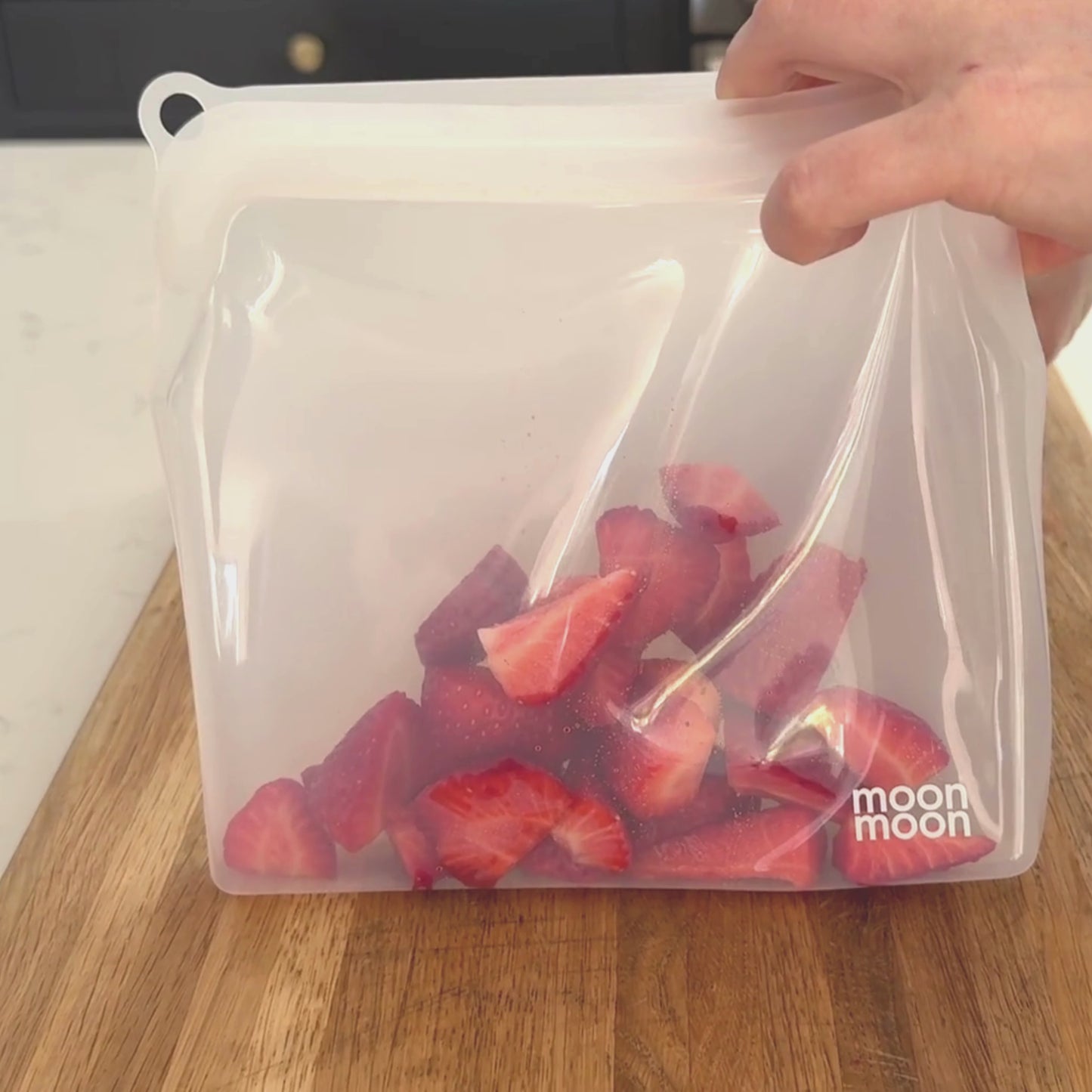 reusable freezer bags, silicone food bags, plastic free food storage, silicone bags, silicone freezer bags uk, moonmoon, stasher bags uk