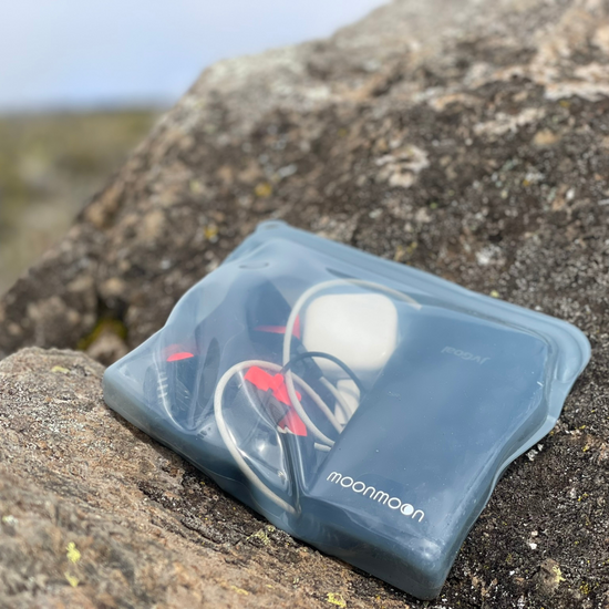 Load image into Gallery viewer, Moonmoon Reusable Silicone pouch for hiking, camping, trekking
